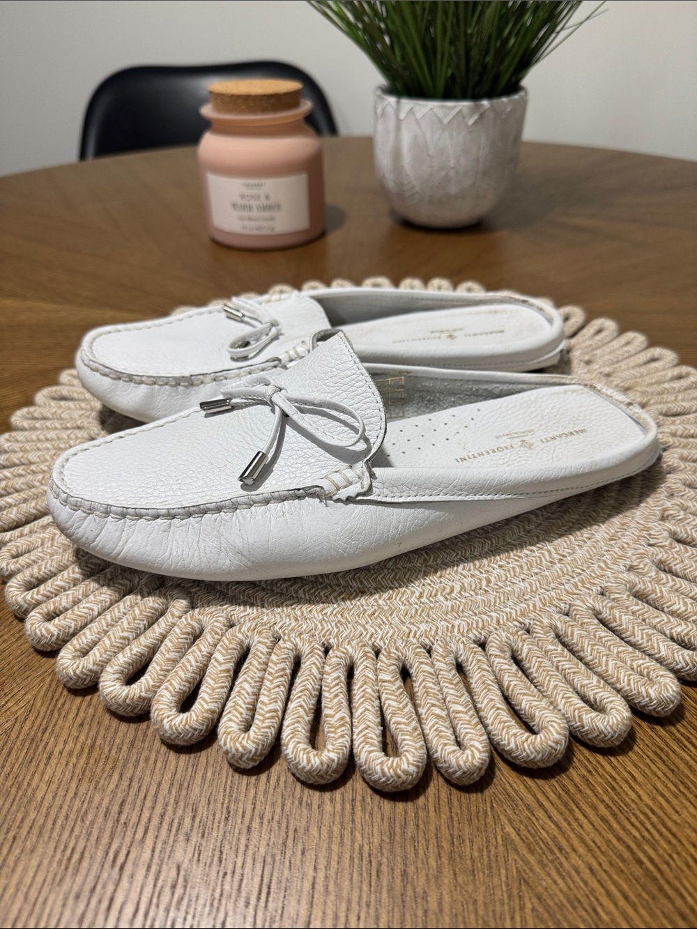 Merchani Fiorentini women’s 9 B white leather slip on mule bow loafer shoes